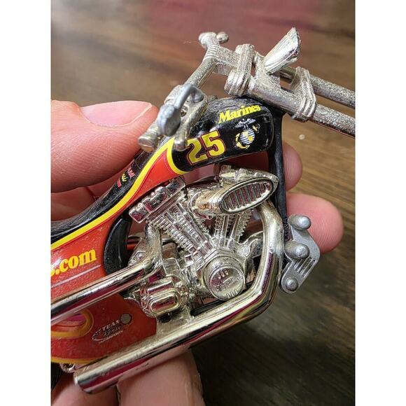 Matchbox - Harley Davidson - 1:64 Diecast Motorcycle Marines 25 Chopper - Picture 8 of 16